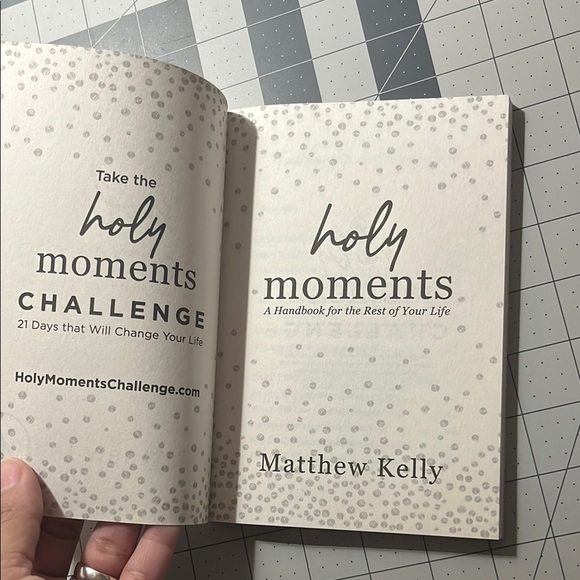 Holy Moments Book by Matthew Kelly - Picture 4 of 5